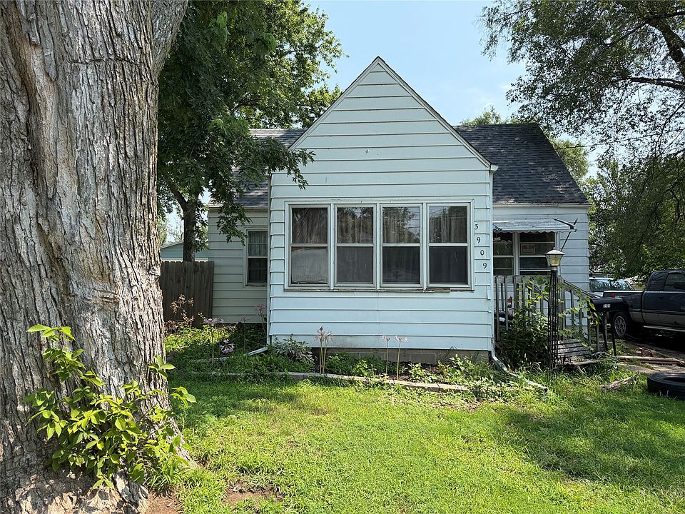 1st image of 3909 SW 13th St