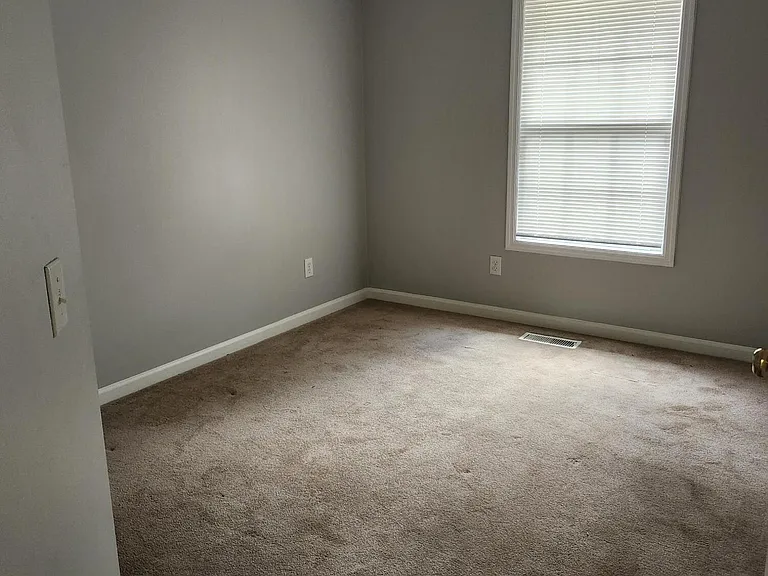 370 Sandhills Cir — Photo 18