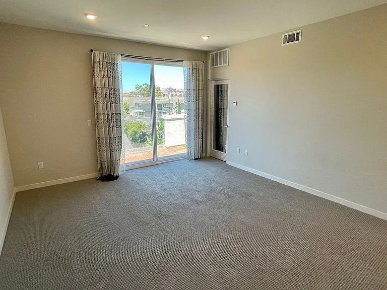 3535 3rd Ave — Photo 60