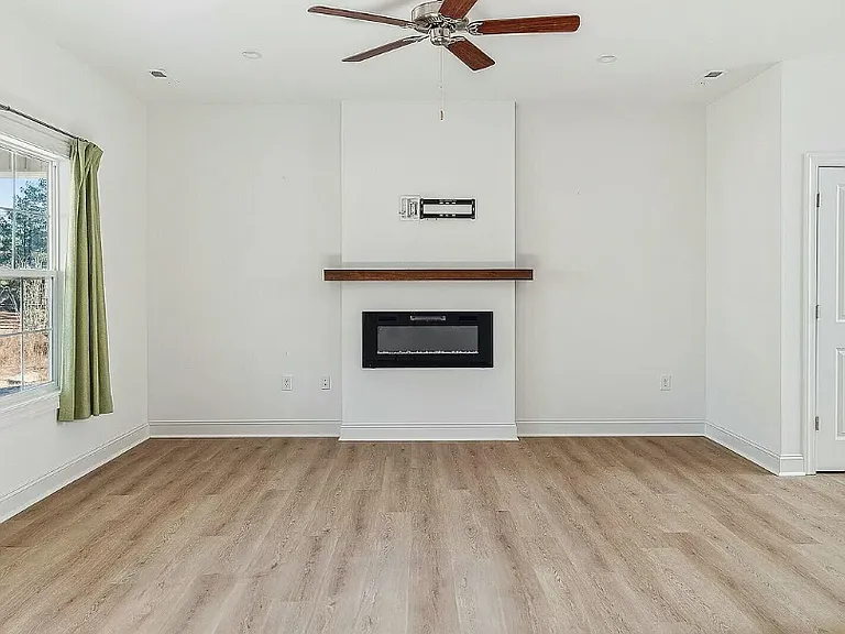 409 Kendall Dr — Photo 6