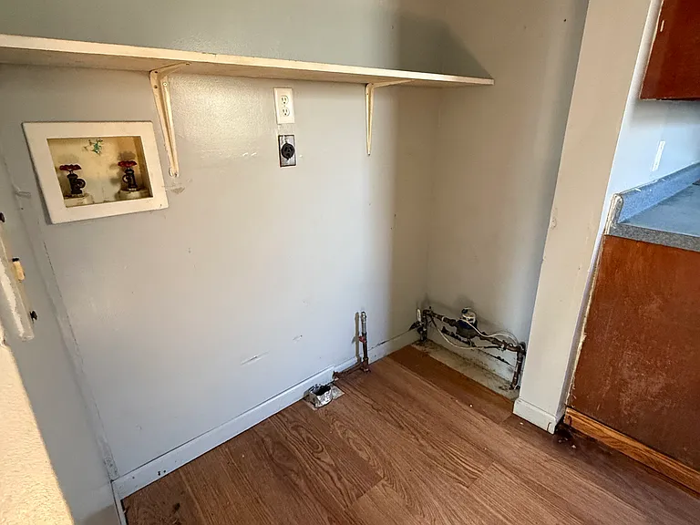 1624 E Division St — Photo 8