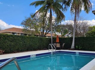 119 Hidden Court Rd, Hollywood, FL 33023