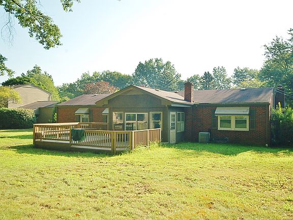 3rd image of 1761 Stonehenge Ave NE