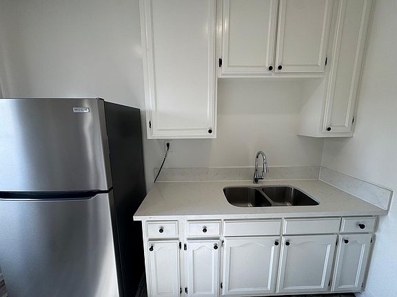 5th image of 1057 S New Hampshire Ave APT 11