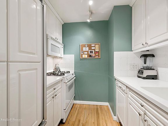 4th image of 130 E 18th St APT 8M