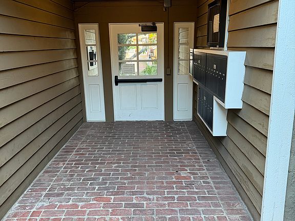 3rd image of 10746 Blix St APT 202