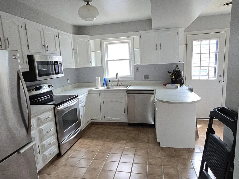 1101 Eastwood Ave — Photo 5