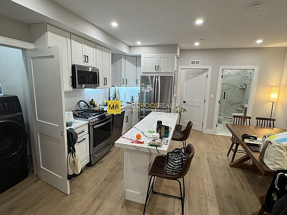 2nd image of 167 Maverick St #2