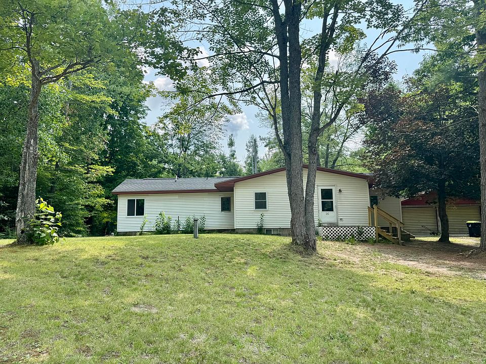 1st image of 2193 Chemin De La Montagne Dr