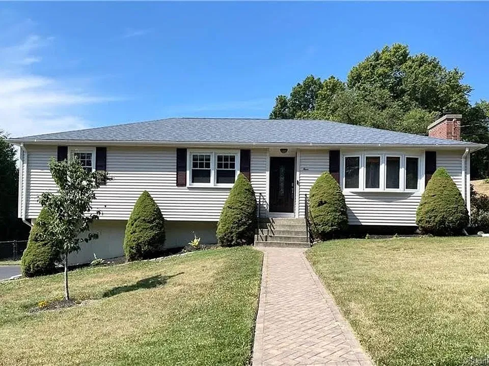 4 Pierson Dr