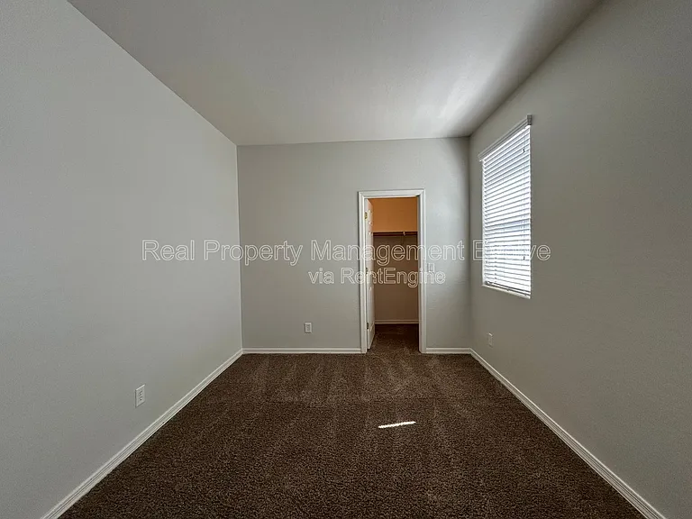 9707 S 45th Ave — Photo 58