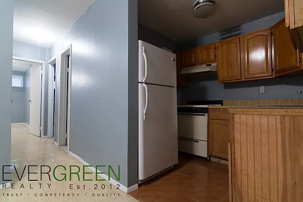 Rented by Evergreen Apartments BK | media 6
