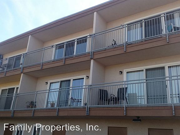 3rd image of 2228 Chatsworth Blvd #16