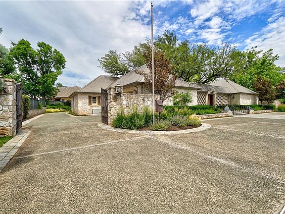 4th image of 1601 Westminster Pl