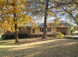 2702 Peace Haven Dr, Pleasant Garden, NC 27313