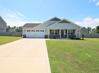205 Misty Cove Ct, Sneads Ferry, NC 28460