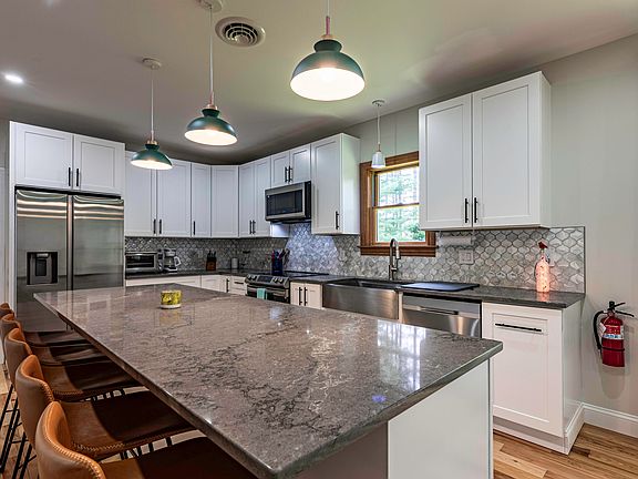 4th image of 140 Forge St