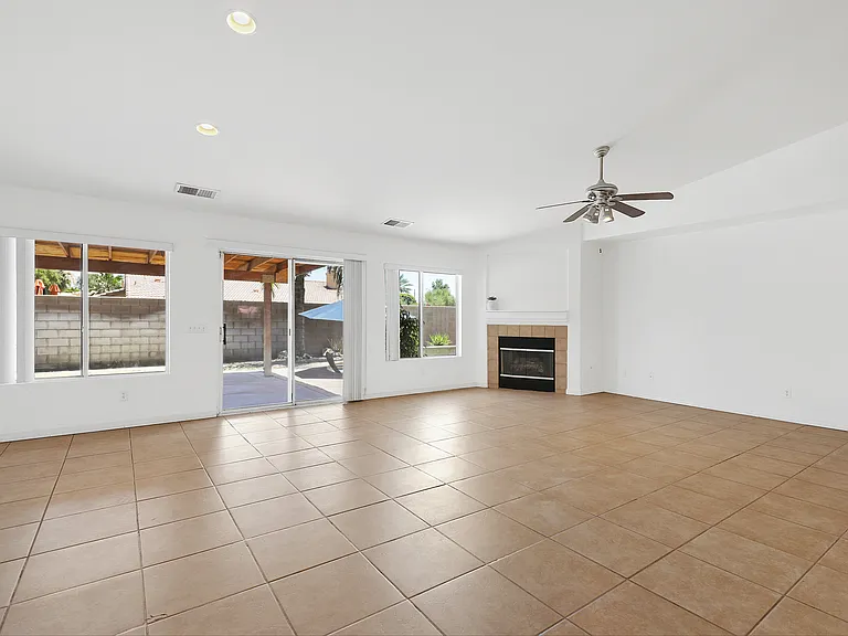 47820 Calle Zafiro — Photo 5