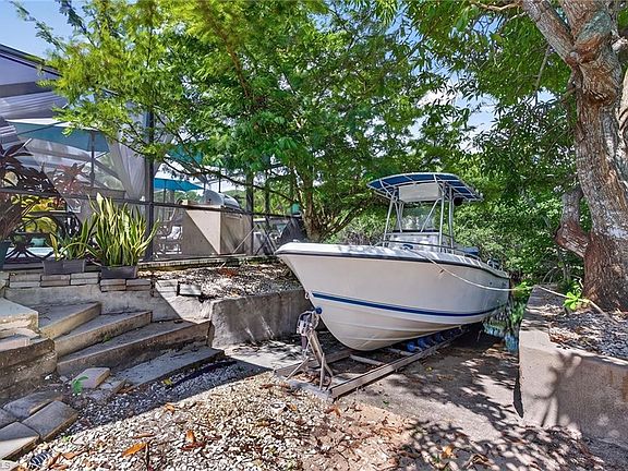 5th image of 27115 Belle Rio DR