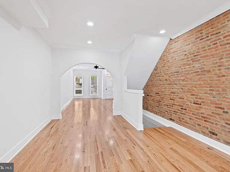 1434 Marshall St — Photo 9