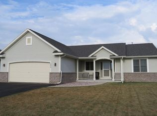 209 Gosdeck Ln, Johnson Creek, WI 53038