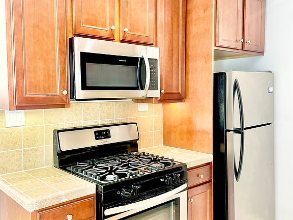 5th image of 1619 Brockton Ave APT 101