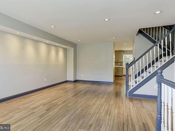 5th image of 18 Golden Hill Ct