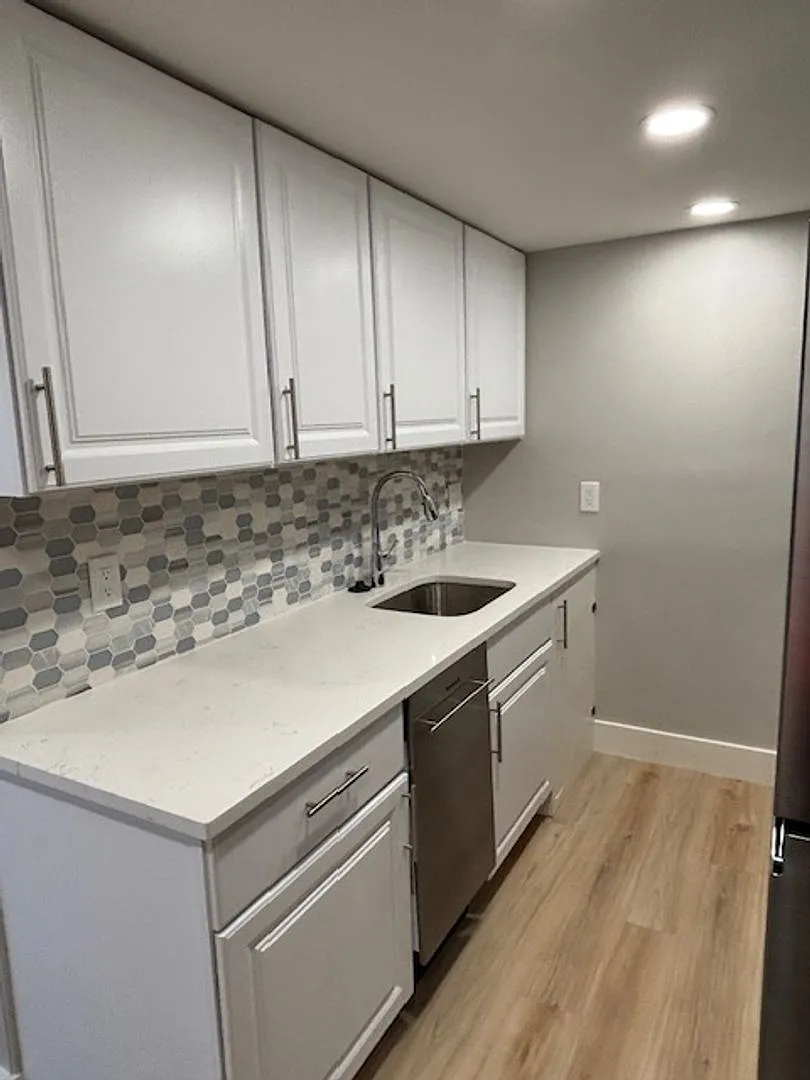 443 10th St NE — Photo 3