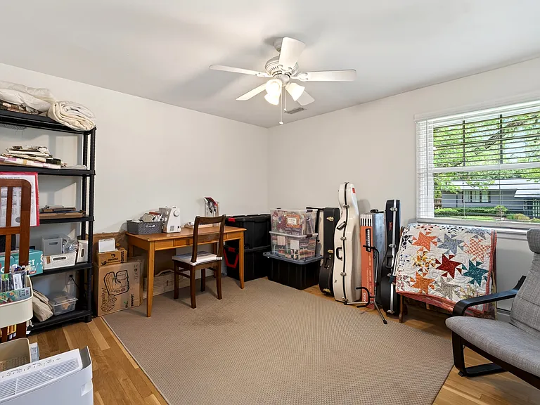 101 Davis Rd — Photo 37