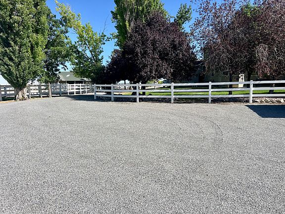 4th image of 812 E Bates Rd
