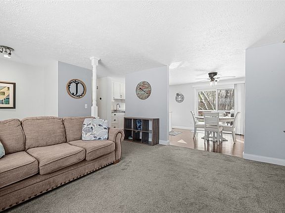4th image of 62 Greenleaf Dr