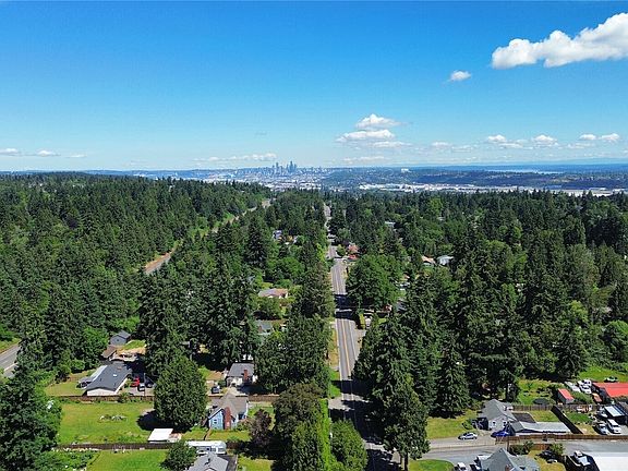 3rd image of 124 8th Avenue S