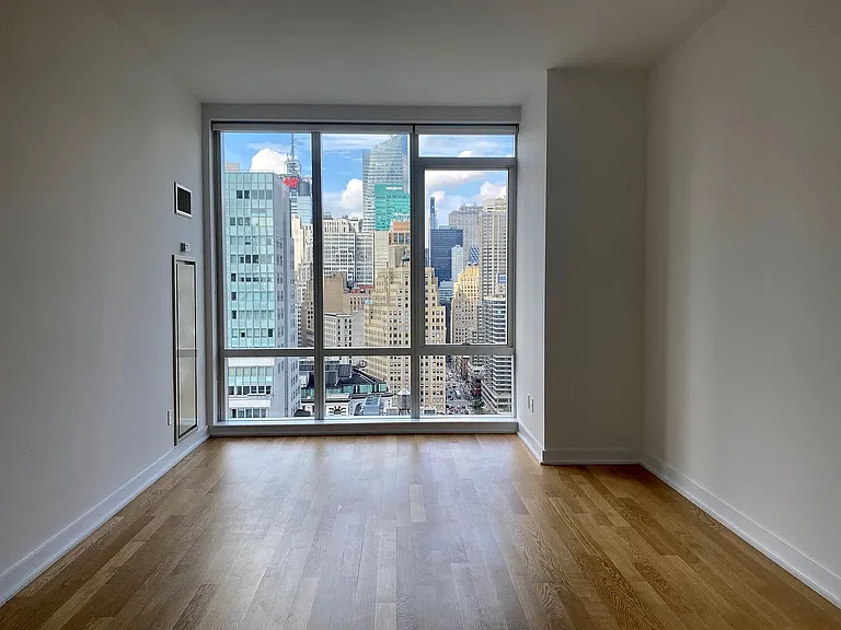 885 6th Ave #38E — Photo 3