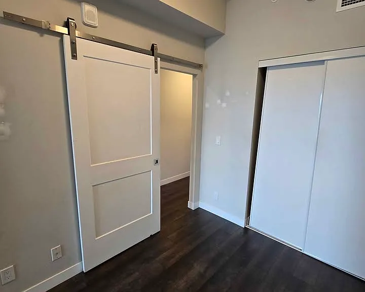 15 Queen St S #701 — Photo 4