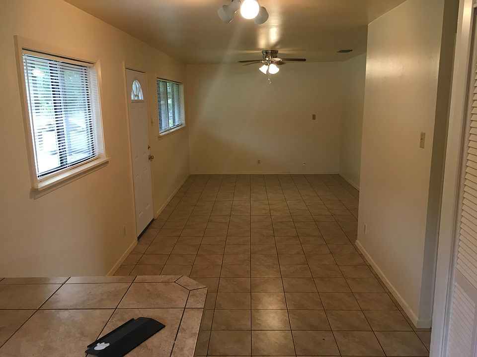2nd image of 810 Highgate Rd