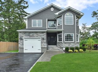 70 Split Rock Rd, Syosset, NY 11791