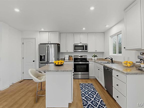 5th image of 307 Newbridge Way