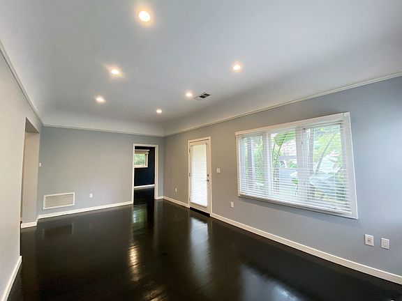 5th image of 8534 W West Knoll Dr