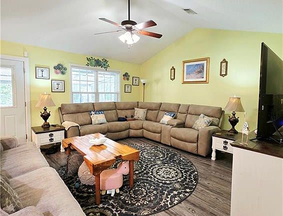 3rd image of 106 Southern Oaks Ln