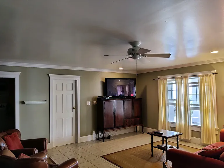 LIVINGROOM