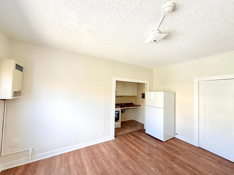 1614 N. Kenmore Avenue — Photo 11