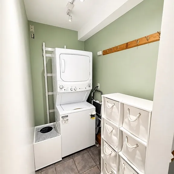 727 E 3rd St #1 — Photo 21