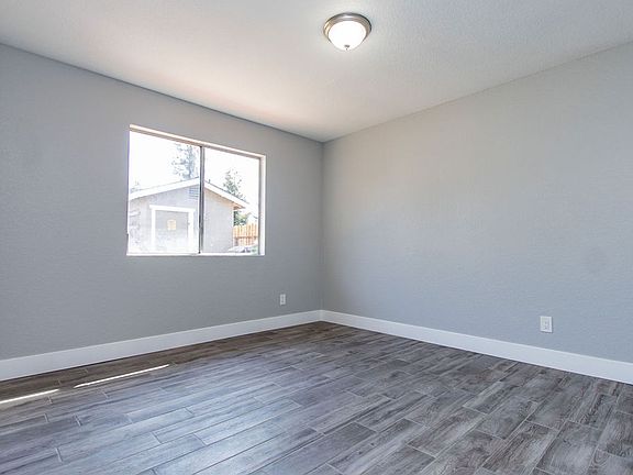 4th image of 725 Lambert Way #1-4