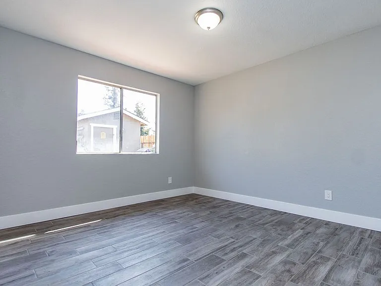725 Lambert Way #1-4 — Photo 2