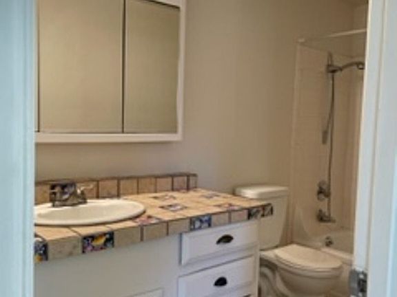 5th image of 4275 NE Beaumead St