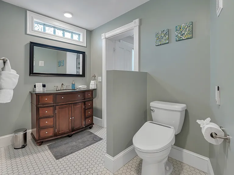 70 Humboldt Ave — Photo 12