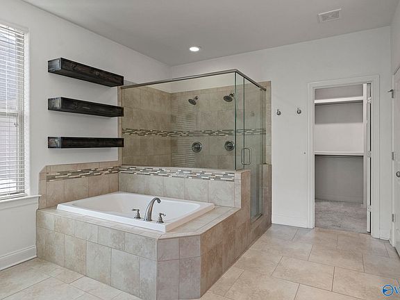5th image of 51 Summerlyn Way SE