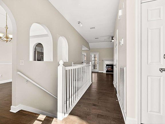 4th image of 4049 Windwood Ln