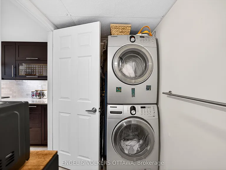 160 George St #2404 — Photo 23