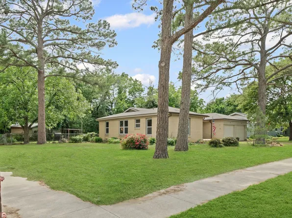 356 Bedford Ct E, Bedford, TX 76022